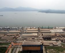 Considerando apenas as exportações, foram quase 28,5 milhões de toneladas movimentadas. Esse total é 12% maior que os 25,5 milhões registrados em 2011. Em receita cambial, foram gerados quase US$ 18,6 bilhões – US$ 1 bilhão a mais que no ano anterior.

