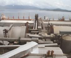 "Os silos horizontais e vertical (Silão) estão limpos, as chaparias e outras peças foram substituídas, e os elevadores também passaram por manutenção. Além das estruturas fixas, as correias transportadoras e os shiploaders também passaram por reparos e estão prontos para operar a todo o vapor”, afirma o diretor técnico da Appa, Paulinho Dalmaz. 

