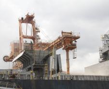 Segundo a Divisão de Silo da Administração dos Portos de Paranaguá e Antonina (Appa), no mesmo período de 2012, era mínima a quantidade de navios que chegavam ao Corredor de Exportação do Porto de Paranaguá para carregar milho: apenas três. Apesar de atípico, esse encontro da segunda safra de milho com a safra da soja já era esperado. 