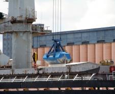 Considerando a movimentação de granéis sólidos, os portos de Paranaguá e Antonina movimentaram quase 1,9 milhão de toneladas deste produto. No ano passado, foram pouco mais de 1,7 milhão.