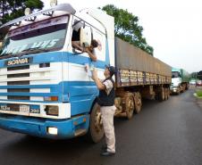 A Operação Safra está sendo intensificada a partir desta semana na região. Hoje (12), os transportadores de Cascavel estão sendo abordados.