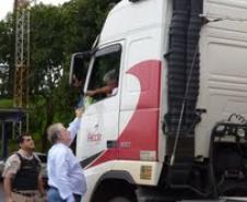 Criada pelo Governo do Estado e desenvolvida pela Administração dos Portos do Paraná, em parceria com o Departamento da Polícia Rodoviária Federal (DPRF) e com a Concessionária Ecocataratas, a ação está sendo realizada no posto da Polícia, no quilômetro 580, da BR 277, a quatro quilômetros da entrada da cidade.