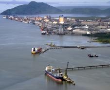 Com o objetivo de tornar os portos do Paraná mais seguros, governador autoriza a contratação de serviços de inspeção de cargas não invasiva, além da construção de muros, substituição de cercas e instalação de novos portões e grades para controle do acesso.