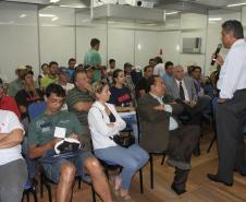 Termina hoje, às 21h, a 17ª ExpoSafra que acontece no Pátio de Triagem do Porto de Paranaguá. Oito mil caminhoneiros devem prestigiar o evento até esta noite. No local, os motoristas assistem a palestras informativas e visitam estandes de empresas de serviços do setor. São oferecidos também os motoristas serviços gratuitos.