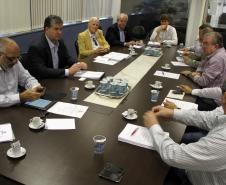 O superintendente dos portos de Paranaguá e Antonina, Luiz Henrique Dividino, participou na manhã desta sexta-feira (3), em Paranaguá, da reunião do Conselho Deliberativo da Associação Brasileira das Entidades Portuária e Hidroviárias (ABEPH). A entidade, que realiza reuniões mensais com seus associados, escolheu o Porto de Paranaguá para sediar o encontro deste mês.

