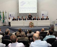 Nesta segunda-feira (6), a convite do Sindicato da Indústria da Construção Civil do Oeste do Paraná (Sinduscon Oeste/PR), o superintendente da Administração dos Portos de Paranaguá e Antonina (Appa), Luiz Henrique Dividino, participa de um debate sobre a Infraestrutura no Paraná. O evento será em Cascavel e faz parte da comemoração dos 20 anos da agremiação.