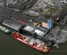 O bom tempo, em abril, permitiu a retomada das exportações de soja. E o Corredor de Exportação tem registrado alta produtividade nos embarques como o de ontem, quando foram exportadas pelo complexo 100,2 mil toneladas de grãos
 
