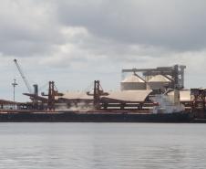 O bom tempo, em abril, permitiu a retomada das exportações de soja. E o Corredor de Exportação tem registrado alta produtividade nos embarques como o de ontem, quando foram exportadas pelo complexo 100,2 mil toneladas de grãos.