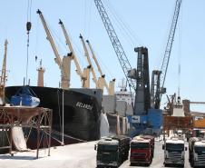 O bom tempo, em abril, permitiu a retomada das exportações de soja. E o Corredor de Exportação tem registrado alta produtividade nos embarques como o de ontem, quando foram exportadas pelo complexo 100,2 mil toneladas de grãos