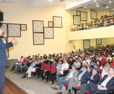 Participando de palestras externas e recebendo grupos de acadêmicos, através da Appa, Estado se aproxima de estudantes, divulgando o porto e contribuindo para a formação dos futuros profissionais de diversas áreas do conhecimento.