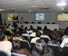Participando de palestras externas e recebendo grupos de acadêmicos, através da Appa, Estado se aproxima de estudantes, divulgando o porto e contribuindo para a formação dos futuros profissionais de diversas áreas do conhecimento.