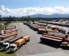 De janeiro a maio, foram exportadas 9 milhões de toneladas de grãos pelo Porto de Paranaguá, volume 12% maior do que o registrado em 2012. O sistema Carga Online, que vem recebendo melhorias periódicas, garantiu o recebimento de cargas sem formação de filas nas estradas.