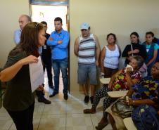 Uma parceria entre o governo do Estado, por meio da Companhia de Habitação do Paraná (Cohapar), e a Administração dos Portos de Paranaguá e Antonina (Appa) permitirá que 400 famílias de Paranaguá residentes em áreas de risco ambiental possam viver mais tranquilas. Na próxima segunda-feira (10), mais 29 famílias deixarão a área irregular próxima ao Terminal Público de Álcool, na Vila Becker, juntando-se a outras 30 que já receberam as chaves das novas casas em local seguro.