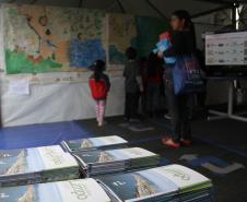 Até amanhã (9), a Administração dos Portos de Paranaguá e Antonina (Appa) participa da Semana de Meio Ambiente de Paranaguá. Além de apresentar as ações ambientais que vem desenvolvendo, a autarquia expõe o diagnóstico socioambiental, construído com a comunidade local, durante a dragagem de manutenção do Canal da Galheta