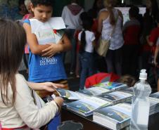 Até amanhã (9), a Administração dos Portos de Paranaguá e Antonina (Appa) participa da Semana de Meio Ambiente de Paranaguá. Além de apresentar as ações ambientais que vem desenvolvendo, a autarquia expõe o diagnóstico socioambiental, construído com a comunidade local, durante a dragagem de manutenção do Canal da Galheta