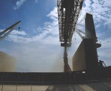 Os destaques foram as exportações de milho e açúcar, além da importação de fertilizantes. No porto de Antonina, a movimentação fechou o semestre com alta de 86% em relação a 2012.