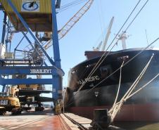 Movimento maior de embarcações representa maior movimentação de carga que, somada à melhora na produtividade, resultou em um aumento de 75% nas movimentações.