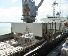 O açúcar exportado pelos portos também registrou crescimento, fechando os sete primeiros meses do ano com 2,4 milhões de toneladas exportadas e alta de 20% em relação ao mesmo período do ano passado.
