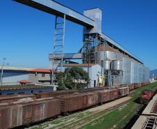 O novo terminal da Seara opera desde abril em fase de teste e adaptação. Até o final deste mês, o complexo em Paranaguá será inaugurado oficialmente. A partir de então, segundo o superintendente da Administração dos Portos de Paranaguá e Antonina (Appa), Luiz Henrique Dividino, as exportações de grãos pelo Corredor de Exportação do Porto de Paranaguá ganham mais fôlego.