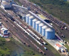 O novo terminal da Seara opera desde abril em fase de teste e adaptação. Até o final deste mês, o complexo em Paranaguá será inaugurado oficialmente. A partir de então, segundo o superintendente da Administração dos Portos de Paranaguá e Antonina (Appa), Luiz Henrique Dividino, as exportações de grãos pelo Corredor de Exportação do Porto de Paranaguá ganham mais fôlego.