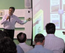 Representantes do setor agroindustrial de Campo Mourão e região se reuniram na noite desta quinta-feira (22) com o secretário de Infraestrutura do Paraná, José Richa Filho, e com o superintendente dos portos paranaenses, Luiz Henrique Dividino