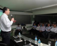 Representantes do setor agroindustrial de Campo Mourão e região se reuniram na noite desta quinta-feira (22) com o secretário de Infraestrutura do Paraná, José Richa Filho, e com o superintendente dos portos paranaenses, Luiz Henrique Dividino