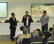 Uma comissão formada pelo deputado federal Zeca Dirceu e assessores parlamentares esteve nesta sexta-feira (30) no Porto de Paranaguá, para fazer uma visita técnica da Comissão de Viação e Transportes da Câmara dos Deputados. 