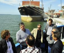 Uma comissão formada pelo deputado federal Zeca Dirceu e assessores parlamentares esteve nesta sexta-feira (30) no Porto de Paranaguá, para fazer uma visita técnica da Comissão de Viação e Transportes da Câmara dos Deputados. 