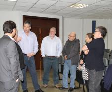 Nesta sexta-feira (6), três desembargadores do Tribunal de Justiça (TJ) de São Paulo estiveram no Porto de Paranaguá. Eles foram recebidos pelo superintendente da Administração dos Portos de Paranaguá e Antonina (Appa), Luiz Henrique Dividino, pelo Diretor Empresarial, Lourenço Fregonese, e pela procuradora jurídica, Jacqueline Andréa Wendpap.