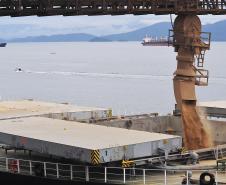 De janeiro a agosto, foram exportadas pelo porto paranaense 10 milhões de toneladas de  soja, farelo de soja e óleo de soja. O volume já superou o registrado no mesmo período do ano passado.