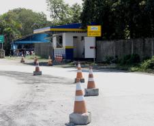 A Companhia de Desenvolvimento Agropecuário do Paraná (Codapar), responsável pela classificação dos grãos para exportação no Estado, está testando a classificação antecipada dos grãos que saem do Interior. Antes de chegarem ao Porto de Paranaguá, a qualidade da soja, do milho e do farelo de soja está sendo avaliada no Centro Logístico de Guarapuava. 