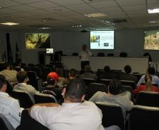 Curso de capacitação realizado no auditório Emir Roth esclarece a NR 12 para técnicos da área de Saúde, Segurança e Meio Ambiente que atuam na atividade portuária. 