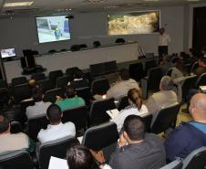 Curso de capacitação realizado no auditório Emir Roth esclarece a NR 12 para técnicos da área de Saúde, Segurança e Meio Ambiente que atuam na atividade portuária. 