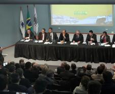 Foi realizada na manhã desta sexta-feira (27), na sede da Federação das Indústrias do Paraná (Fiep) em Curitiba, pela Secretaria de Portos (SEP),  a apresentação dos arrendamentos que serão realizados no Porto de Paranaguá.  Os empreendimentos integram o segundo lote de licitações que serão realizadas pelo Governo Federal, seguindo as diretrizes do novo marco regulatório. 