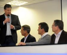 O governador Beto Richa assinou nesta segunda-feira (30) os contratos para o início de três importantes obras no Porto de Paranaguá. 