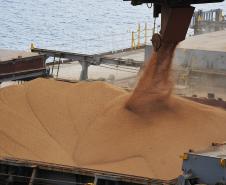 Entre os destaques está a soja, com sete milhões de toneladas exportadas. Na importação, os fertilizantes registraram alta de 11%, totalizando 7,1 milhões de toneladas.