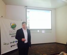   O superintendente dos portos de Paranaguá e Antonina, Luiz Henrique Dividino, participa de um ciclo de palestras que vai discutir a armazenagem e o escoamento de cargas da produção agrícola do Paraná. O evento, que ocorrerá em cinco cidades, a primeira delas foi Ponta Grossa, na manhã desta sexta-feira (01).