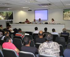 Uma comissão de trabalhadores do Bloco e vereadores de Paranaguá participou nesta manhã (08), na sede do Porto, de uma reunião para esclarecer o Termo de Ajuste de Conduta (TAC) assinado pela Appa junto ao Ministério Público do Trabalho e que obriga a Appa a deixar de contratar a categoria para a realização da limpeza da área portuária. 