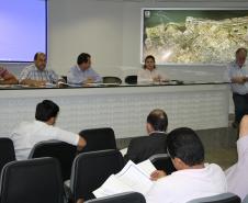 Uma comissão de trabalhadores do Bloco e vereadores de Paranaguá participou nesta manhã (08), na sede do Porto, de uma reunião para esclarecer o Termo de Ajuste de Conduta (TAC) assinado pela Appa junto ao Ministério Público do Trabalho e que obriga a Appa a deixar de contratar a categoria para a realização da limpeza da área portuária. 