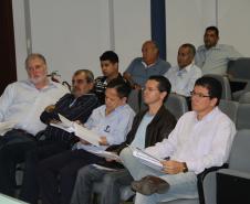 Uma comissão de trabalhadores do Bloco e vereadores de Paranaguá participou nesta manhã (08), na sede do Porto, de uma reunião para esclarecer o Termo de Ajuste de Conduta (TAC) assinado pela Appa junto ao Ministério Público do Trabalho e que obriga a Appa a deixar de contratar a categoria para a realização da limpeza da área portuária. 