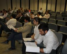 Uma comissão de trabalhadores do Bloco e vereadores de Paranaguá participou nesta manhã (08), na sede do Porto, de uma reunião para esclarecer o Termo de Ajuste de Conduta (TAC) assinado pela Appa junto ao Ministério Público do Trabalho e que obriga a Appa a deixar de contratar a categoria para a realização da limpeza da área portuária. 