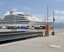 O navio norte-americano é de alto luxo e abre oficialmente a temporada de cruzeiros no terminal paranaense. Esta é a primeira vez que a embarcação atraca em Paranaguá