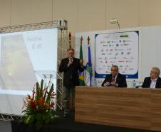 Representantes dos portos de Paranaguá, Santos, Rio Grande, Ceará e do Maranhão participaram, na manhã desta quinta-feira (21), em Fortaleza (Ceará), de um debate sobre a importância dos corredores de exportação no escoamento dos grãos no Brasil. O evento integra a programação do VIII Seminário SEP de Logística que acontece até amanhã (22), no Centro de Eventos de Fortaleza.