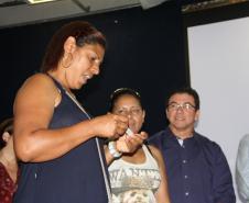 Sorteio é feito entre as 131 famílias previamente cadastradas para a definição da localização das casas no novo bairro. Com isso, estão sendo finalizadas as construções no bairro, que somam 232 moradias. Em 2014, outras 168 casas serão construídas. Na foto, Kelli Tavares Vieira, 33 anos.