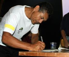 Sorteio é feito entre as 131 famílias previamente cadastradas para a definição da localização das casas no novo bairro. Com isso, estão sendo finalizadas as construções no bairro, que somam 232 moradias. Em 2014, outras 168 casas serão construídas. Na foto, Oscar da Silva Pereira, de 45 anos.