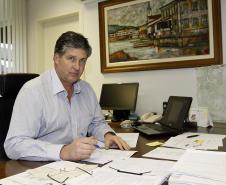 A movimentação dos Portos de Paranaguá e Antonina já superou o total de todo ano passado. Até a primeira quinzena de dezembro, em 2013, foram importadas e exportadas 44,7 milhões de toneladas de cargas. O balanço parcial foi divulgado, esta semana, pela Administração dos Portos de Paranaguá e Antonina (Appa).