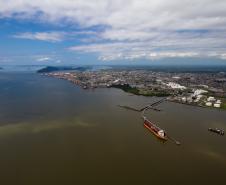 A Administração dos Portos de Paranaguá e Antonina (Appa) inicia 2014 com mais um passo rumo à excelência na gestão ambiental do setor portuário paranaense. Para tanto, contratou empresas especializada em consultoria e defesa ambiental para a implantação de um Sistema Integrado de Gestão Ambiental (SGA), sob a coordenação do Núcleo Ambiental da APPA.
