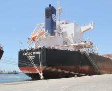 Um navio  começou a carregar no último final de semana e já zarpou. Outros dois carregam desde segunda-feira (27). As  embarcações operam no Corredor de Exportação e devem receber, em média, 60 mil toneladas do grão, cada.