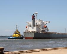 Um navio  começou a carregar no último final de semana e já zarpou. Outros dois carregam desde segunda-feira (27). As  embarcações operam no Corredor de Exportação e devem receber, em média, 60 mil toneladas do grão, cada.