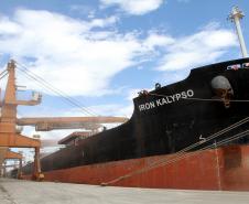 A exportação de granéis sólidos registrou alta de 11,89% em relação a janeiro do ano passado. No total geral de mercadorias movimentadas no mês de janeiro, os portos paranaenses registraram crescimento de 12%.